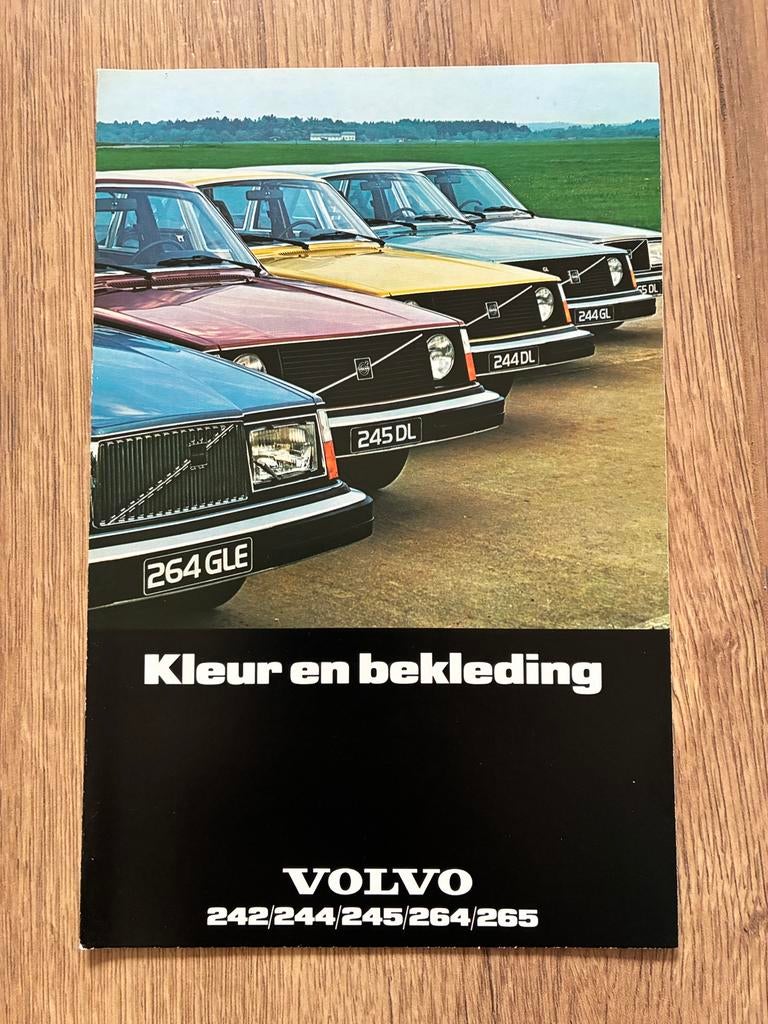 Volvo 240 260 kleuren en bekleding brochure 1977, Boeken, Ophalen of Verzenden, Zo goed als nieuw, Volvo