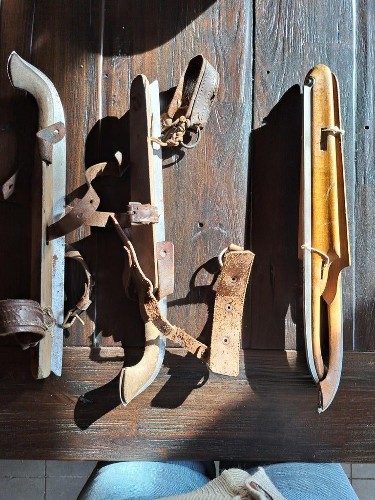 2 paar oude schaatsen, Antiek en Kunst, Curiosa en Brocante, Ophalen of Verzenden