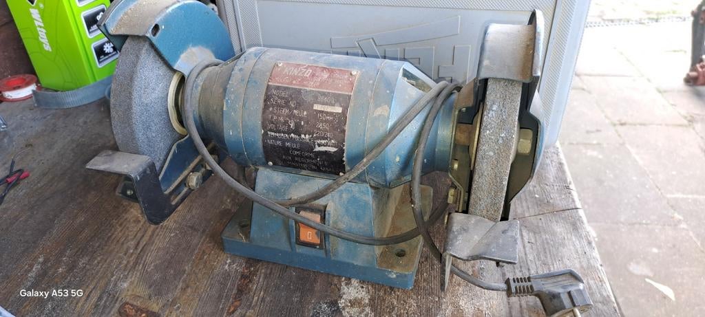Kinzo Werkbankslijpmachine - Gebruikt maar functioneel, Doe-het-zelf en Verbouw, Ophalen, Gebruikt, Minder dan 700 watt, Werkbankslijpmachine