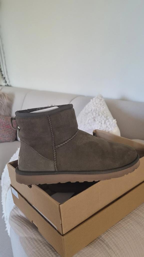 Uggs maat 39 - olive, Kleding | Dames, Schoenen, Lage of Enkellaarzen, Ophalen of Verzenden, Uggs, Gedragen