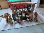 Antieke kerststal met 18 delige beeldengroep en kameel, Diversen, Kerst, Ophalen of Verzenden