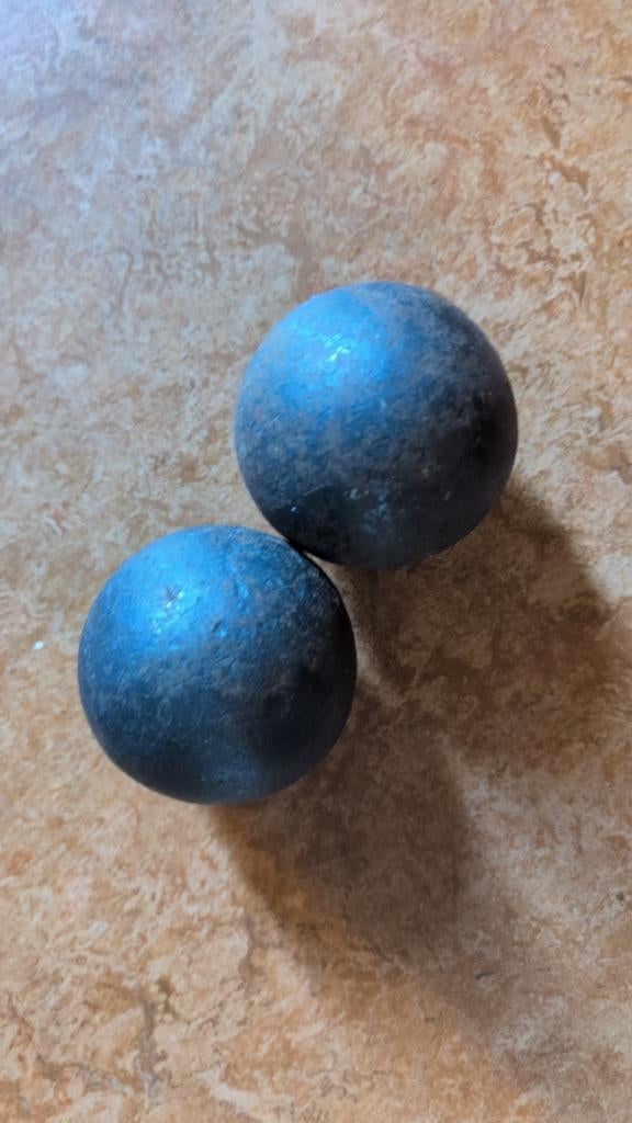 Twee originele ijzeren kanonkogels - 5kg per stuk, Ophalen of Verzenden, Gebruikt