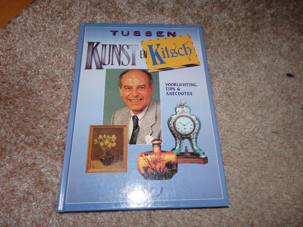 Tussen Kunst en Kitsch Cees van Drongelen Avro 9065903704, Ophalen of Verzenden, Zo goed als nieuw, Overige onderwerpen, Cees van Drongelen