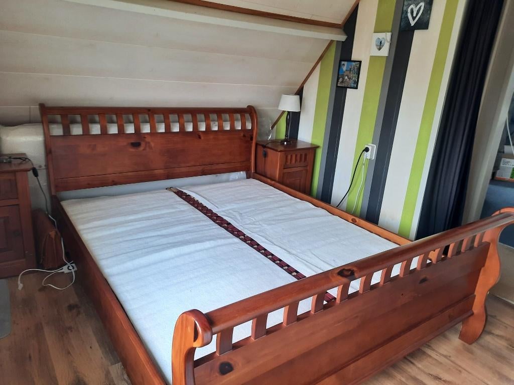 2 persoonsbed ombouw hout frame, 200x160 cm MOET WEG !!!, Ophalen, Gebruikt, Bruin, Klassiek