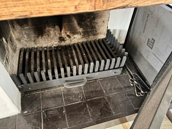 Gietijzeren haardrooster met accessoires en aslade, Huis en Inrichting, Haarden, Gebruikt, Houthaard, Ophalen