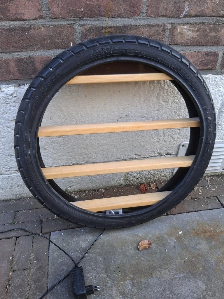 Uniek Wandrek met Verlichting van Brommerband, Huis en Inrichting, Woonaccessoires | Wandplanken en Boekenplanken, Ophalen, Nieuw