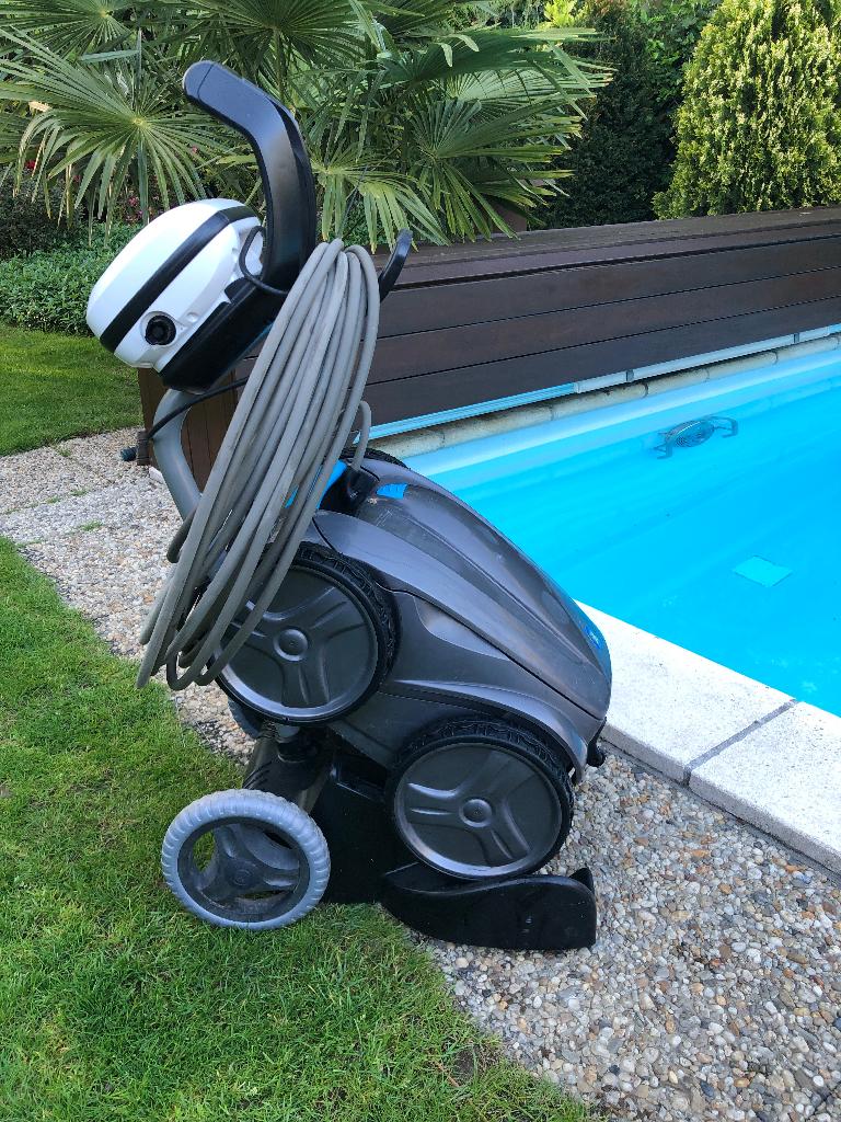 Zwembadrobot vortex 4WD, Ophalen, Zo goed als nieuw