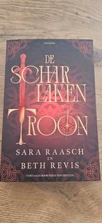 De Scharlaken Troon - Sara Raasch & Beth Revis, Ophalen of Verzenden, Zo goed als nieuw, Sara Raasch & Beth Revis