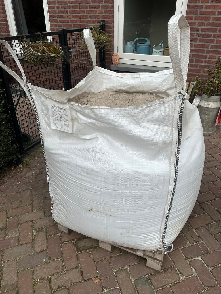 Big bag 1500 kg metselzand 65€  en 37,50 € een halvezak, Tuin en Terras, Zand, Ophalen of Verzenden, Gebruikt, Ophoogzand