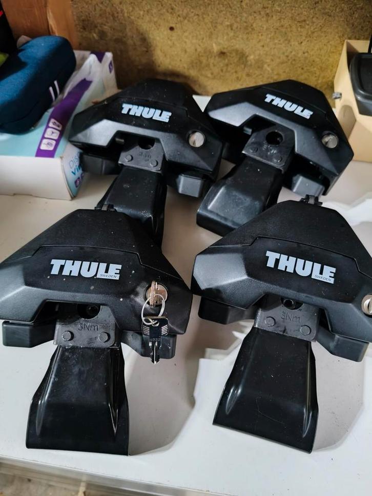 Thule dakdragers evo clam 7105 + kitset 145377 land rover, Auto diversen, Dakdragers, Zo goed als nieuw, Ophalen of Verzenden