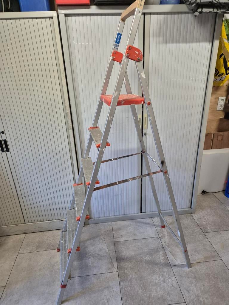 Stevige aluminium trap met 5 treden, Doe-het-zelf en Verbouw, Ladders en Trappen, Ophalen of Verzenden, Gebruikt, Trap, Minder dan 2 meter