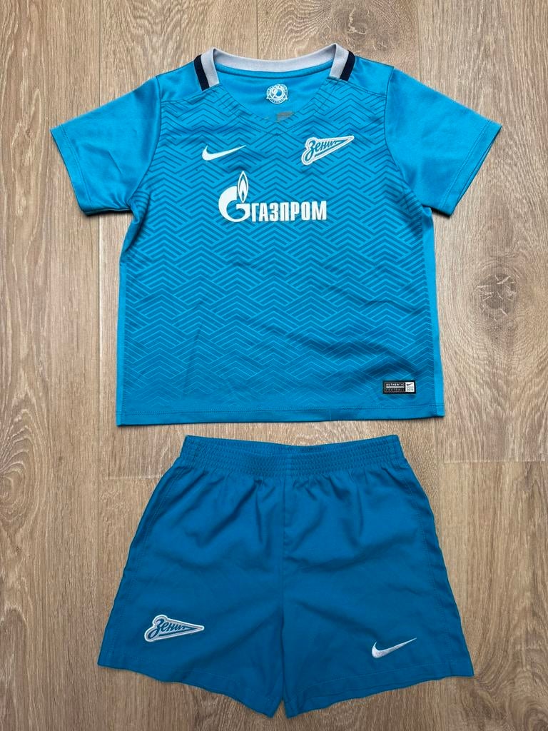 Nike Zenit Sint Petersburg voetbal tenue blauw maat 104/110, Ophalen of Verzenden, Gebruikt, Jongen, Sport- of Zwemkleding
