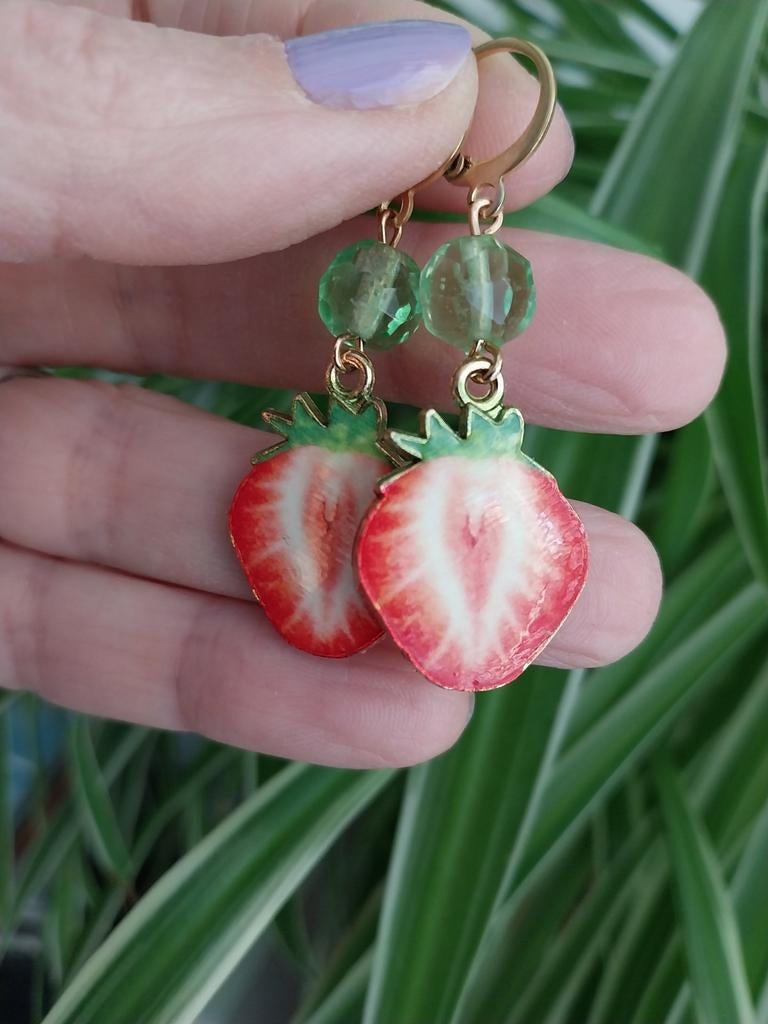 Leuke aardbei oorbellen met groene kralen #31755, Verzenden, Nieuw, Overige materialen, Hangers
