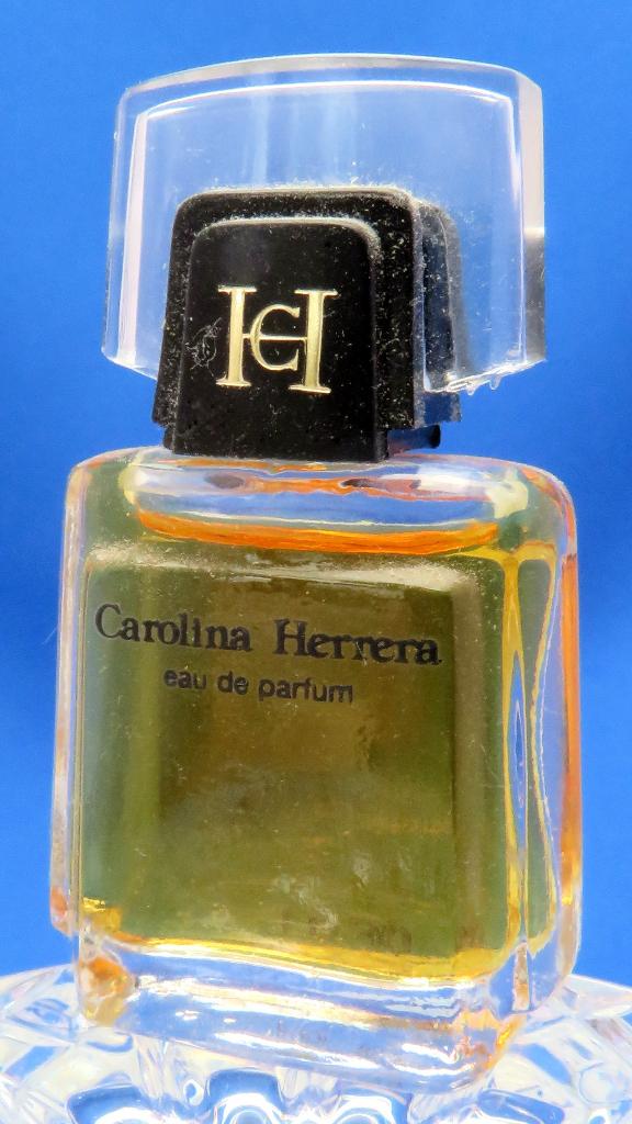 Mini - HERRERA - Carolina - 4ml - edp - 5cm - v2, Verzamelen, Parfumverzamelingen, Ophalen of Verzenden, Gebruikt, Miniatuur, Gevuld