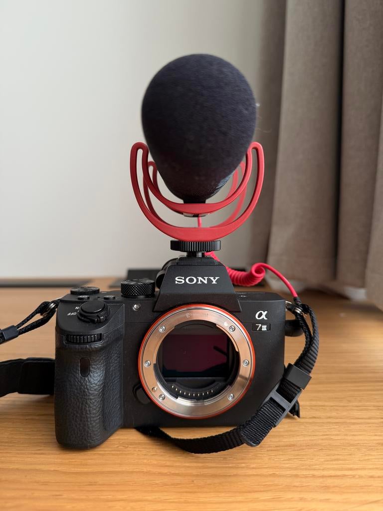 Sony Alpha 7 III + Rode microfoon, Rollei statief & tas, Gebruikt, Spiegelreflex, Ophalen of Verzenden, Sony