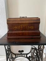 Antieke Pfaff naaitafel met Bernina handnaaimachine, Ophalen