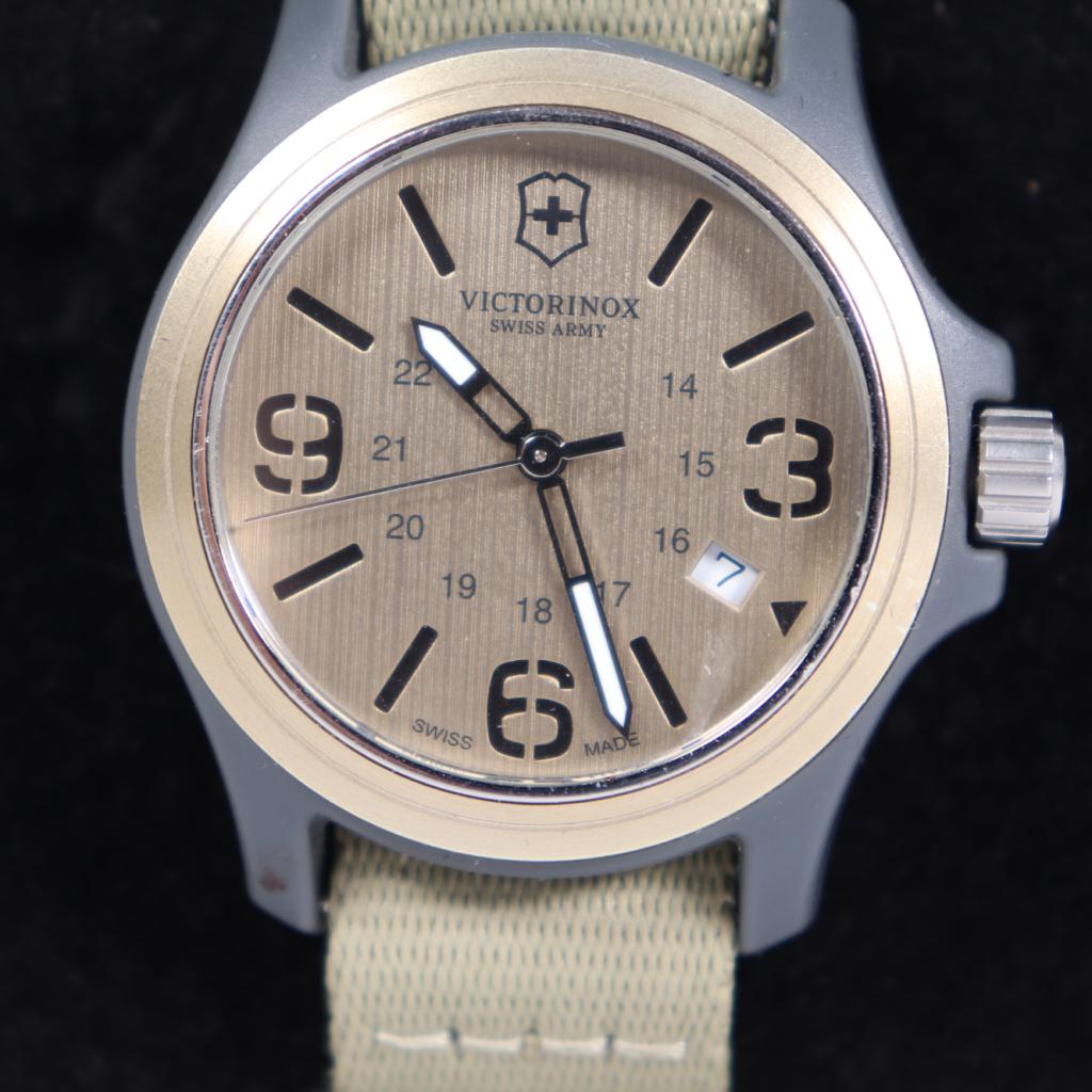 Victorinox 241516 Horloge -  Incl. Garantie  A, Flex Ltd., Zo goed als nieuw, https://flex.com/contact-us, Nobelstraat 10, 5807 GA Oostrum LB, Limburg, Nederland
