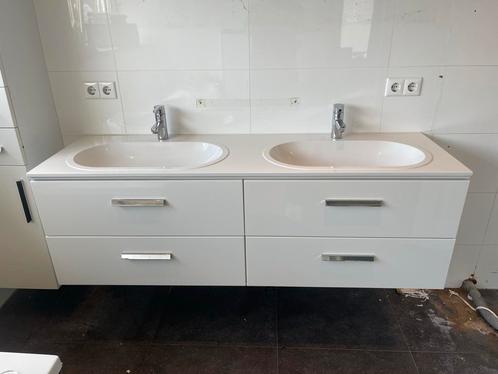 Wastafel met grohe kranen 160x50x54 en hangkast 176x35x32, Huis en Inrichting, Badkamer | Badkamermeubels, Gebruikt, Wastafelkast