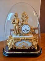 Antieke pendule onder stolp, Ophalen