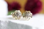 Flower Studs | 14 Karaat Gouden Oorbellen, Ophalen of Verzenden, Zo goed als nieuw, Met edelsteen, Knopjes of Stekers