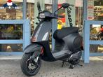 Nieuwe Vespa  Elettrica Nero Convinto Matt nieuw 0km, Fietsen en Brommers, Scooters | Vespa, Ophalen, Overige modellen, Maximaal 45 km/u