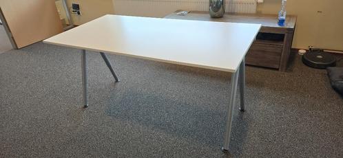 Verstelbaar bureau IKEA Galant, Huis en Inrichting, Bureaus, Zo goed als nieuw, Bureau, In hoogte verstelbaar, Ophalen