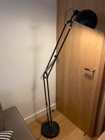 Staande lamp/vloerlamp beschikbaar voor biedingen