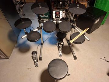 Millenium elektrisch drumstel + kruk/ stokken/ koptelefoon! beschikbaar voor biedingen