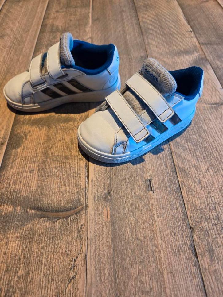 Adidas Schoenen Maat 22, Kinderen en Baby's, Kinderkleding | Schoenen en Sokken, Gebruikt, Schoenen, Jongen of Meisje, Ophalen of Verzenden