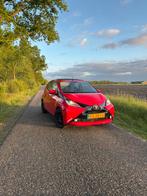 Toyota Aygo 1.0 12V Vvt-i x-wave 2016, Auto's, Toyota, Voorwielaandrijving, Stof, Zwart, 4 stoelen