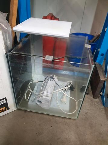 Superfish qubiq 30 led aquarium beschikbaar voor biedingen