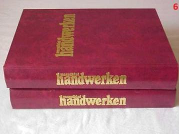 2 Ingebonden boeken van Handwerken van Margriet destijds beschikbaar voor biedingen