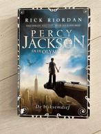Percy Jackson: De Bliksemdief - Rick Riordan, Boeken, Ophalen of Verzenden, Gelezen