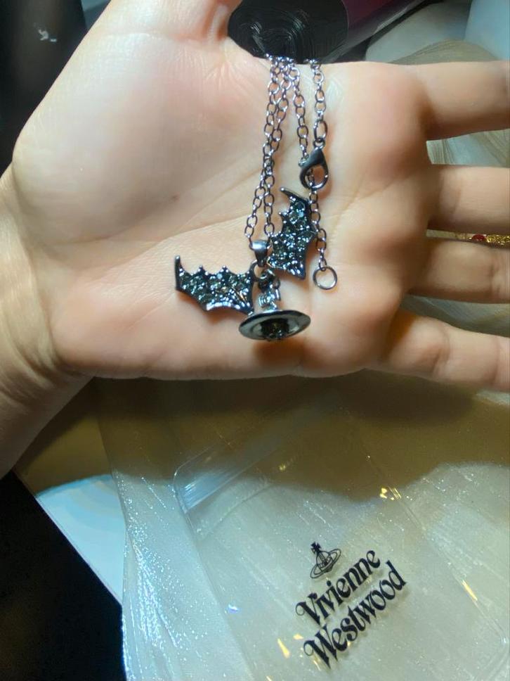 Zwarte Vivienne Westwood Ketting met Vleermuis Hanger, Sieraden, Tassen en Uiterlijk, Kettingen, Zo goed als nieuw, Overige materialen