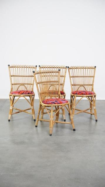Set van 4 subtiele vintage jaren ’60 rotan boho stoelen beschikbaar voor biedingen