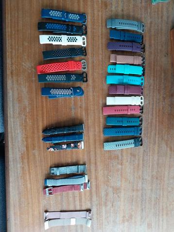 27x set Fitbit Charge 4 (en 3) bandjes  beschikbaar voor biedingen