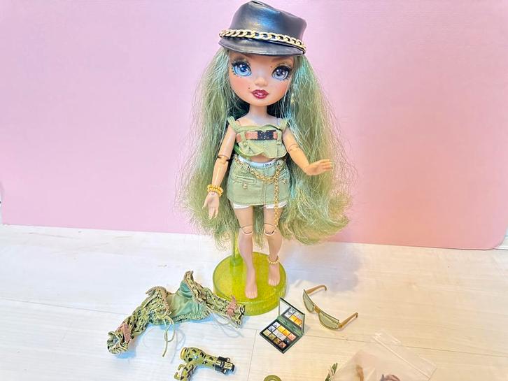 Rainbow high Olivia Wood, Kinderen en Baby's, Speelgoed | Poppen, Zo goed als nieuw, Barbie, Ophalen of Verzenden