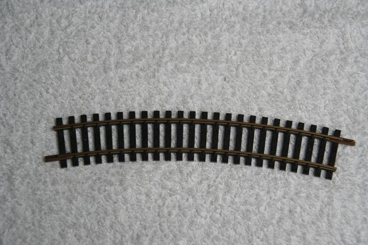 Fleischmann HO 6032, 1/2 gebogen rail, 15. R2=415 MM, Hobby en Vrije tijd, Modeltreinen | H0, Zo goed als nieuw, Rails, Gelijkstroom