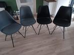 Eetkamerstoelen Klarup (4 stuks 2 grijze en 2 zwarte)., Huis en Inrichting, Stoelen, Ophalen, Grijs, Vier