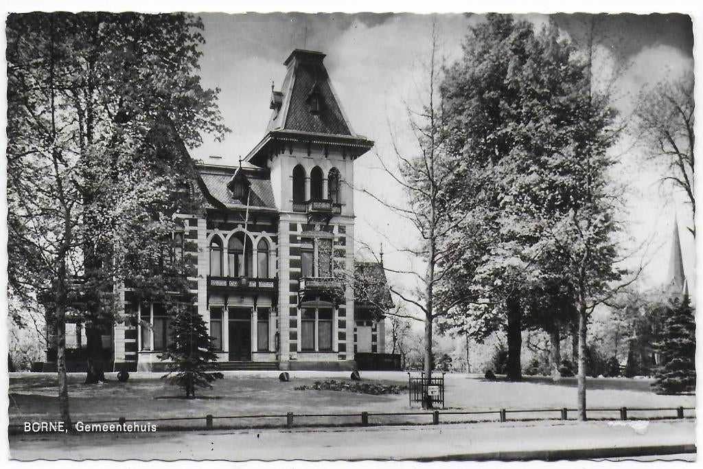 Borne Gemeentehuis    Ansichtkaart uit 1954  (B7577), Verzamelen, Ophalen of Verzenden, 1940 tot 1960, Gelopen