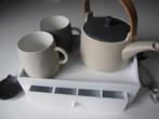 Theedoos/ dienblad met theepot +mokken NIEUW, Huis en Inrichting, Ophalen of Verzenden, Nieuw, Overige stijlen, Overige typen