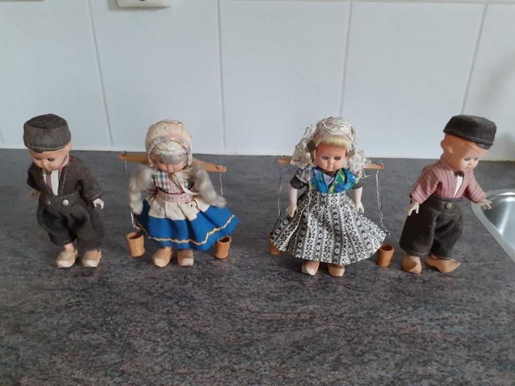 Antieke poppetjes in Nederlandse klederdracht, Verzamelen, Poppen, Gebruikt, Pop, Ophalen of Verzenden