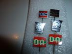 6 stuks D E A Drogist Speldjes., Verzamelen, Speldjes, Pins en Buttons, Ophalen of Verzenden, Zo goed als nieuw, Overige onderwerpen