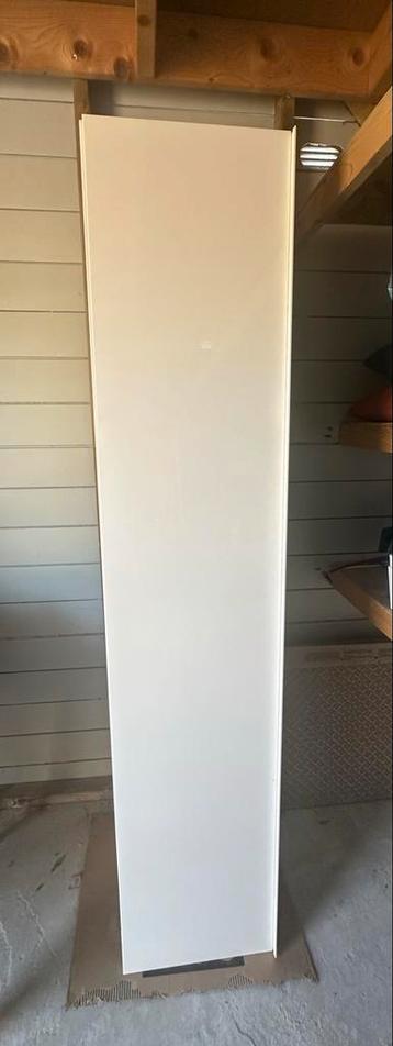 Mooi IKEA Badkamermeubel met hoogglans deur beschikbaar voor biedingen