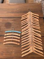 24 houten kinder kledinghangers als nieuw, Ophalen of Verzenden, Zo goed als nieuw, Jongen of Meisje