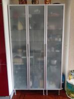 Mooie witte kast met matte glazen deur!, Huis en Inrichting, Kasten | Vitrinekasten, Ophalen, 100 tot 150 cm, Zo goed als nieuw