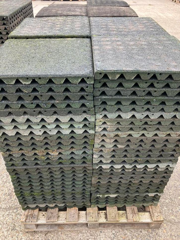 76 vochtdoorlatende rubberen tegels 50x50x4cm, Tuin en Terras, Tegels en Klinkers, Zo goed als nieuw, Overige typen, Rubber, Ophalen