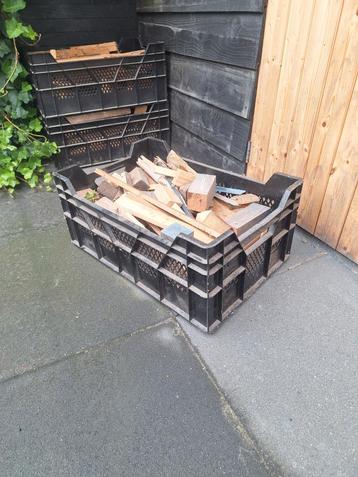 Gezocht: zwarte stapelbak geperforeerd 25 x 40 x 60 cm beschikbaar voor biedingen