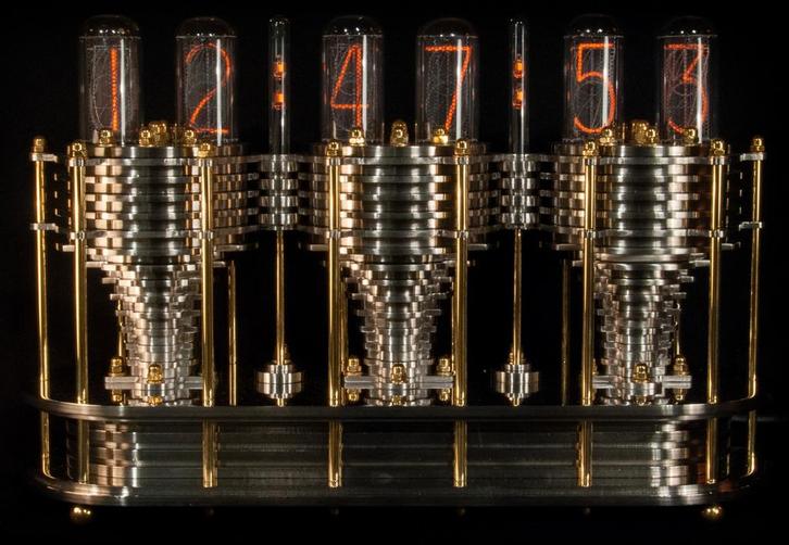 Momentum Nixie Klok - Retro Futuristisch - Limited Edition, Antiek en Kunst, Antiek | Klokken, Ophalen of Verzenden