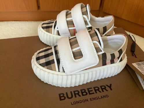 Prachtige schoenen/ sneakers van Burberry, 24. Origineel., Kinderen en Baby's, Kinderkleding | Schoenen en Sokken, Zo goed als nieuw
